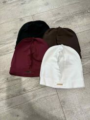 BY O LA LA...! BAWEŁNIANA CIENKA CZAPKA Z PRZESZYCIAMI ŚMIETANA