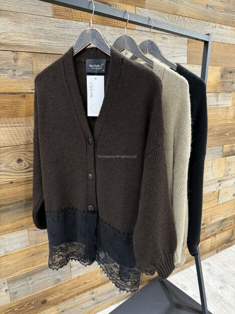 BY O LA LA...! OVERSIZOWY SWETER Z KORONKĄ BEŻ