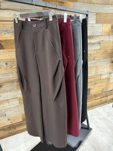 BY O LA LA! SPODNIE Z OZDOBNYMI ZASZEWKAMI NA BOKACH CZEKOLADA (CHOCOMUS)