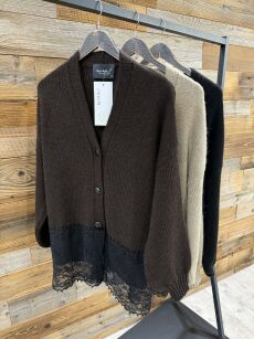 BY O LA LA...! OVERSIZOWY SWETER Z KORONKĄ CZARNY