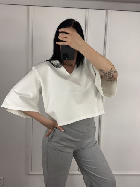 LA MILLA WISKOZOWY KRÓTKI T-SHIRT PUDEŁKO V-NECK ŚMIETANA