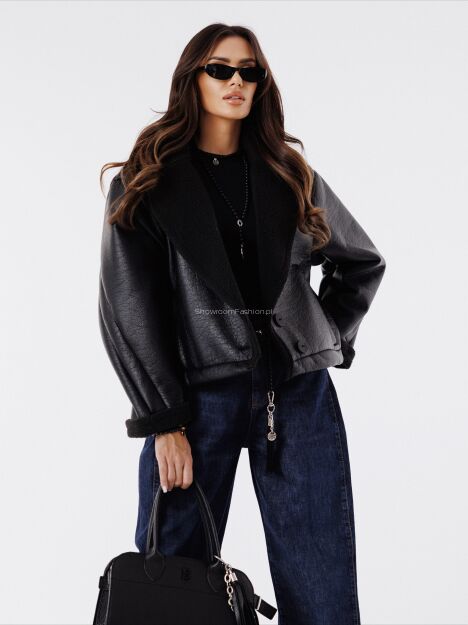 BY O LA LA! KRÓTKA OCIEPLANA KURTKA Z ECO SKÓRY CZARNA