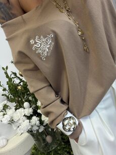 ROYAL CLUB SWETER V-NECK Z LOGIEM CAMEL