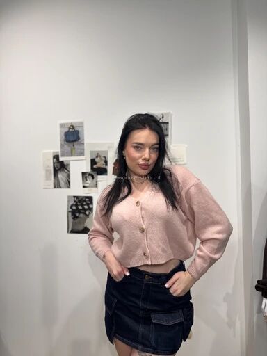 SEMPRE WISKOZOWY SWETER TRZY GUZIKI RÓŻ