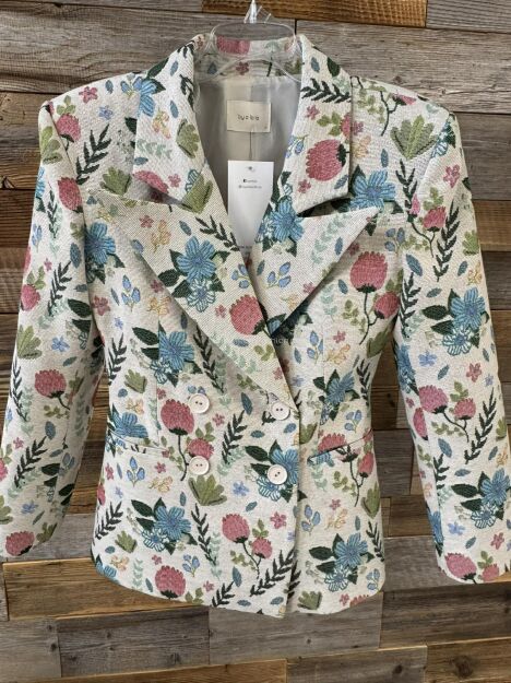 BY O LA LA...! MARYNARKA ŻAKARDOWA W KWIATY BEŻ/RÓŻ/NIEBIESKA