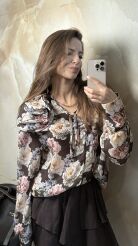 LA MILLA BLUZKA V-NECK Z OZDOBNYM KWIATEM BRĄZ/NUDE