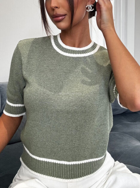 EMO KRÓTKI SWETER Z LAMÓWKĄ BIANCA OLIWKA