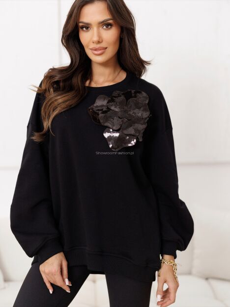BY O LA LA! OVERSIZOWA BLUZA Z CEKINOWYM KWIATEM CZARNA