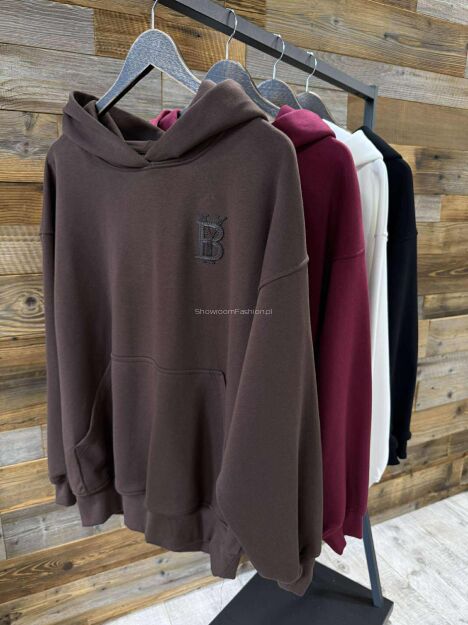 BY O LA LA! OVERSIZOWA BLUZA KANGURKA Z LOGO BORDO (MERLOT)