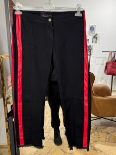 BY O LA LA! SPODNIE Z LAMPASEM CZERŃ/CZERWIEŃ