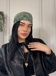 CHUSTA APASZKA Z JEDWABIEM W GEOMETRYCZNE WZORY ZIELONA