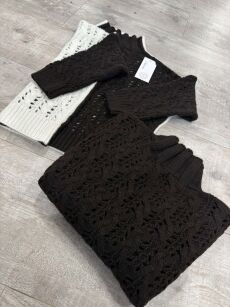 BY O LA LA...! SWETER PUDEŁKOWY Z PÓŁGOLFEM WARKOCZ ESPRESSO/PERŁA