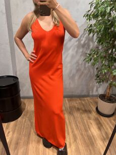 ROYAL CLUB SUKIENKA MAXI V-NECK VENIC ORANŻ