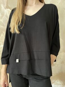 BY O LA LA...! ASYMETRYCZNA BLUZKA BASIC V-NECK CZARNA