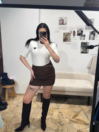 LA MILLA BODY Z TRÓJKĄTNYM LOGO ŚMIETANA