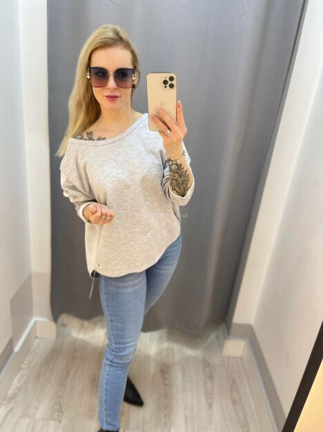 BY O LA LA! OVERSIZOWA BLUZA Z WYCIĘCIEM NA PLECACH SZARA