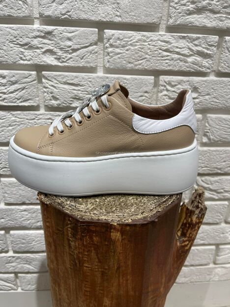 BY O LA LA...! TRAMPKI Z KAMIENIAMI BEŻ