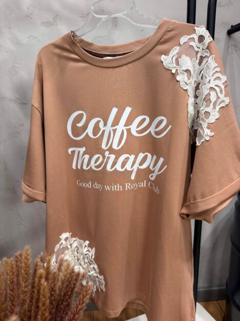 ROYAL CLUB T-SHIRT COFFEE THERAPY CIEMNY BEŻ
