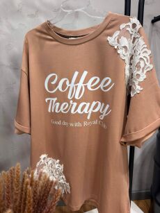 ROYAL CLUB T-SHIRT COFFEE THERAPY CIEMNY BEŻ