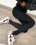 LA MILLA PRĄŻKOWANE LEGGINSY ZE STRZEMIONAMI CZARNE - 2