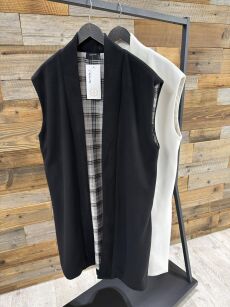 BY O LA LA...! DŁUGA KAMIZELA FLAUSZOWA CZARNA