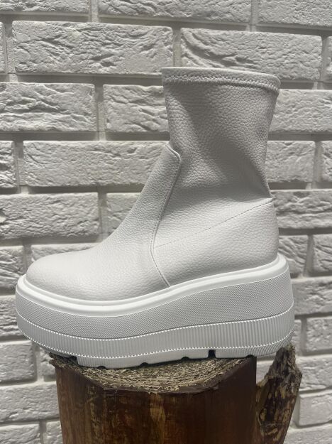 BY O LA LA..! BUTY BOTKI WSUWANE BIAŁE