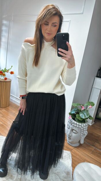 BY O LA LA.. ! SWETER Z ODKRYTYMI RAMIONAMI ŚMIETANA
