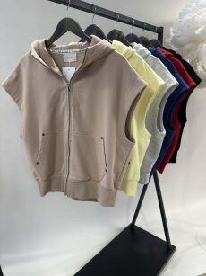 BY O LA LA...! KRÓTKA KAMIZELKA DRESOWA Z KAPTUREM SZARA