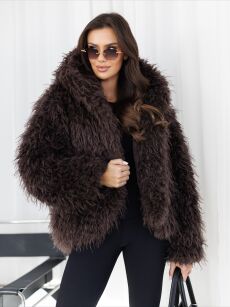 BY O LA LA! KRÓTKIE FUTERKO LAMA Z KAPTUREM CZEKOLADA (CHOCOMUS)