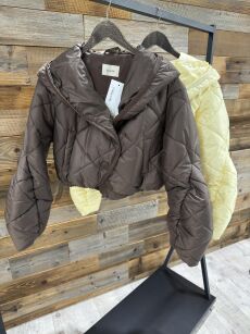 BY O LA LA! PIKOWANA KURTKA RĘKAW BUFKA KAKAO (COCOA)