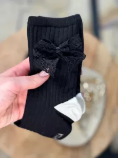 LA MILLA SKARPETY Z KORONKOWĄ KOKARDĄ CZARNE