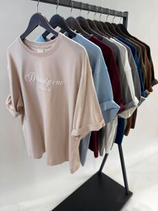 BY O LA LA! T-SHIRT OVERSIZE Z HAFTEM "B THE ONLY ONE" BEŻ