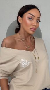 ROYAL CLUB SWETER V-NECK Z LOGIEM PIASKOWY BEŻ