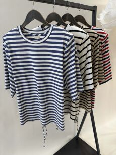 BY O LA LA! BLUZKA T-SHIRT W PASKI Z PODUSZKAMI OFF WHITE/CZERŃ