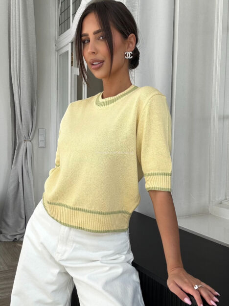 EMO KRÓTKI SWETER Z LAMÓWKĄ BIANCA ŻÓŁTY
