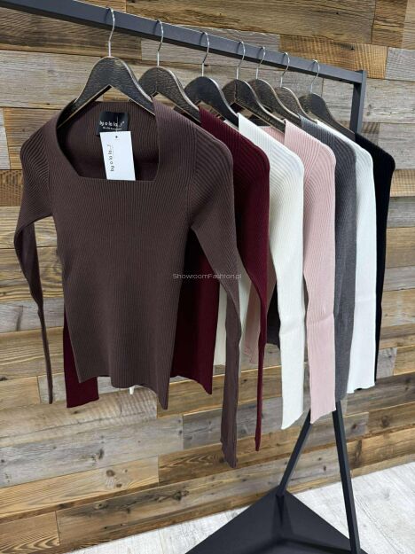 BY O LA LA...! PRĄŻKOWANY SWETER KARO CZARNY