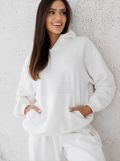 BY O LA LA! OVERSIZOWA BLUZA KANGURKA Z LOGO ŚMIETANA