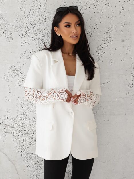 BY O LA LA...! MARYNARKA Z KORONKOWYMI RĘKAWAMI OFF WHITE