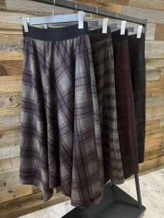 BY O LA LA! ROZKLOSZOWANA SPÓDNICA W KRATĘ SZAROŚC/CZEKOLADA/BIEL