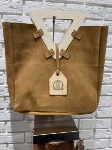 BY O LA LA !  TOREBKA SHOPPER Z DREWNIANĄ RĄCZKĄ CAMEL