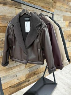 BY O LA LA! KRÓTKA OCIEPLANA KURTKA Z ECO SKÓRY BORDO (MERLOT)