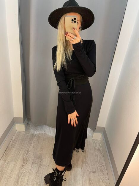 BY O LA LA! DZIANINOWA SUKIENKA MIDI Z KOKARDĄ CZARNA