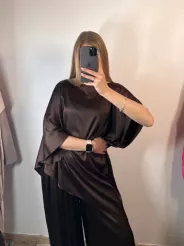 ASYMETRYCZNA BLUZKA SATYNOWA DOLCE VITA CZEKOLADA