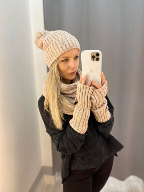 BY O LA LA...! PRĄŻKOWANY KOMIN SZAL HEART BEŻ