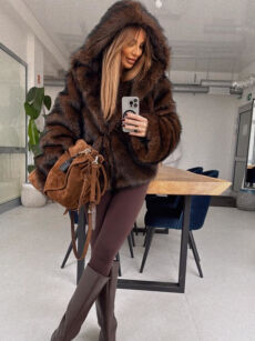 EMO KRÓTKIE ECO FUTRO LIS Z KAPTUREM CZEKOLADA