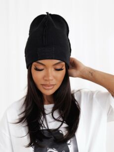 BY O LA LA...! PRĄŻKOWANA CZAPKA Z PRZESZYCIEM CZARNA