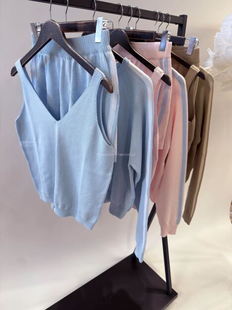 BY O LA LA...! KOMPLET DZIANINOWY SWETER+ TOP + SZORTY NIEBIESKI