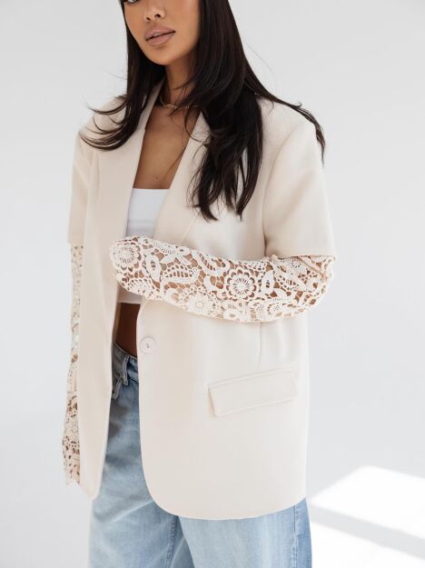 BY O LA LA...! MARYNARKA Z KORONKOWYMI RĘKAWAMI BEŻ