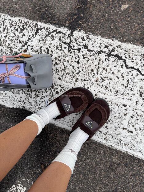LA MILLA BUTY KLAPKI Z FUTERKIEM CZEKOLADA