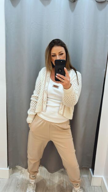 BY O LA LA...! SWETER Z LOGOWANĄ TAŚMĄ ŚMIETANA
